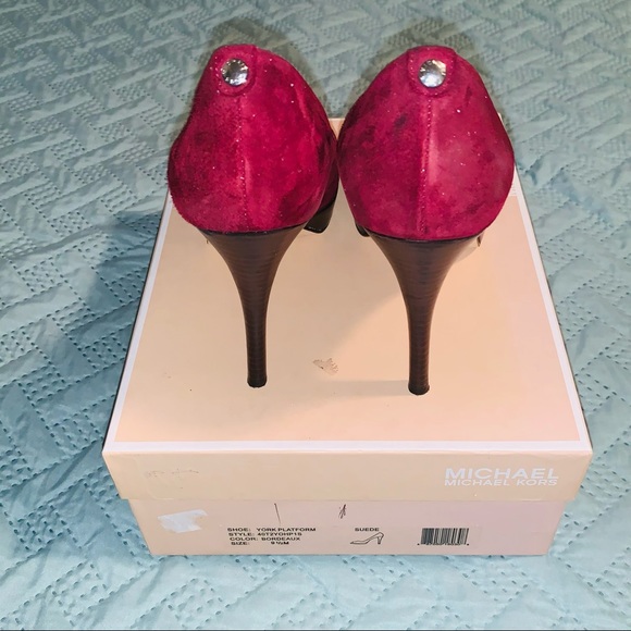 MICHAEL MICHAEL KORS York Suede Platform Pumps - Picture 7 of 10
